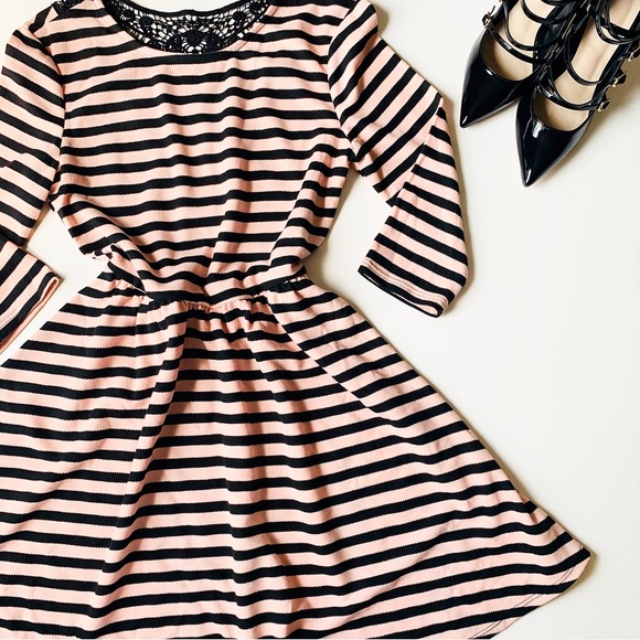 Jodi Kristopher Dresses & Skirts - JODI KRISTOPHER Striped Dress🖤